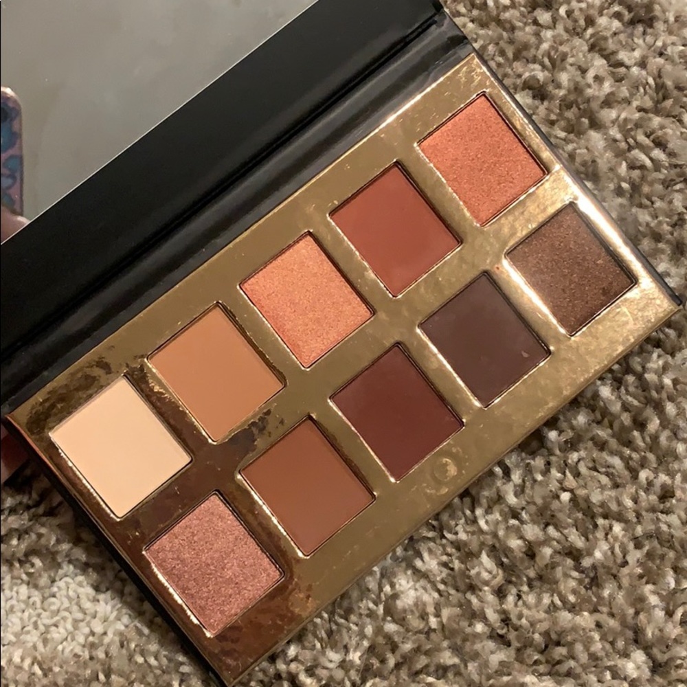 🦋 Crown pro eyeshadow pallete